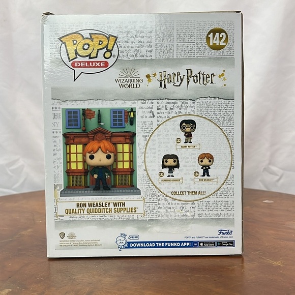 Ron Weasley with quality Quidditch supplies pop deluxe figure with scene 142 - Picture 3 of 3